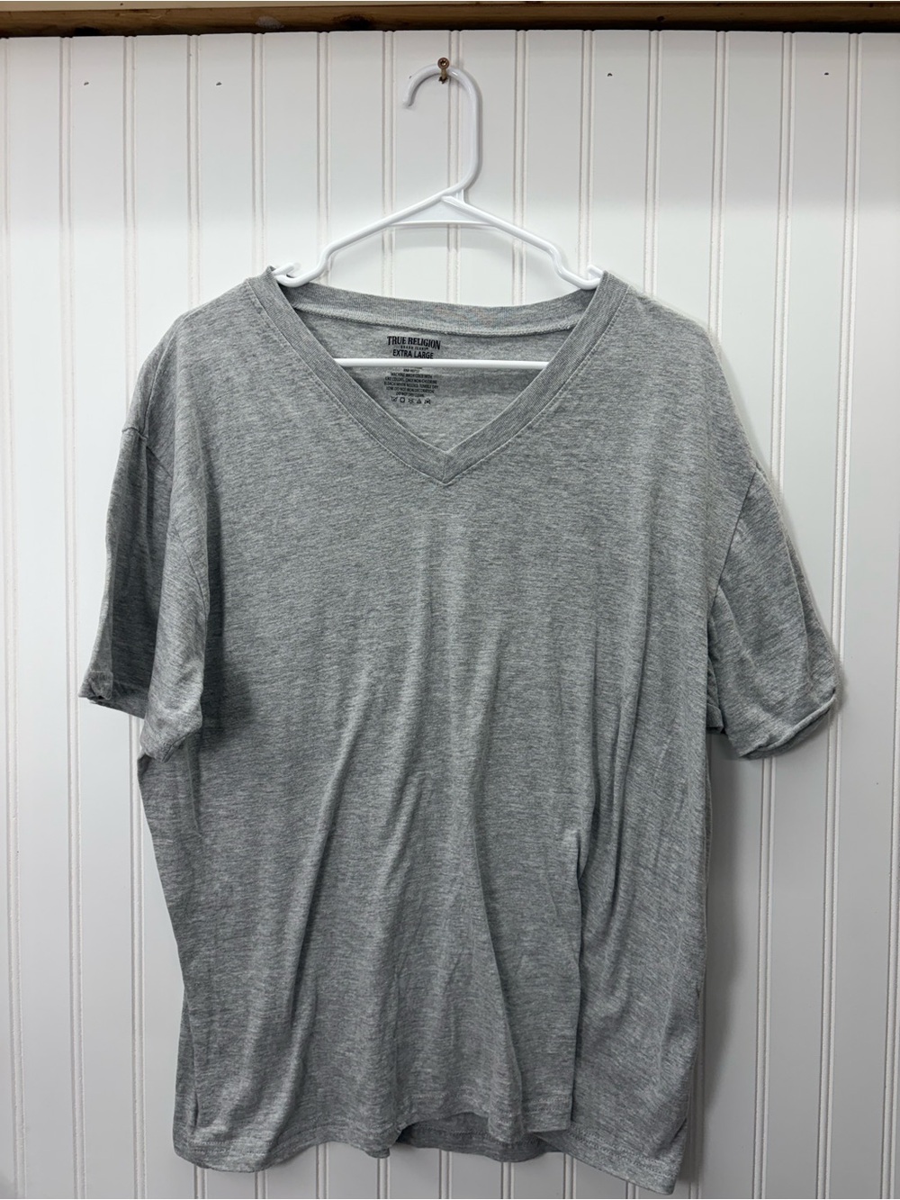 True Religion Men's Light Gray V-Neck Short Sleeve cotton lightweight Tee